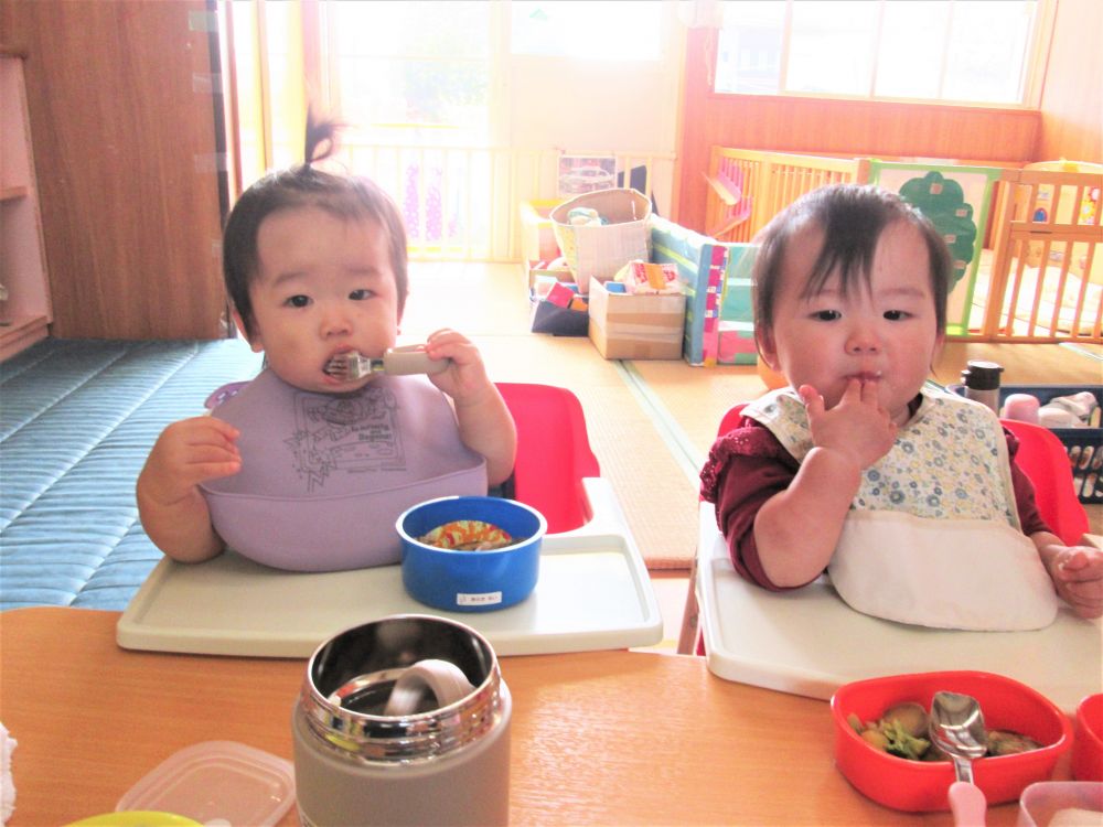 園に帰ると楽しみにしていたお弁当♡
早く早く!と待ちきれない様子
みんな大きな口でパクパクと食べました
愛情たっぷりのお弁当ありがとうございました!
