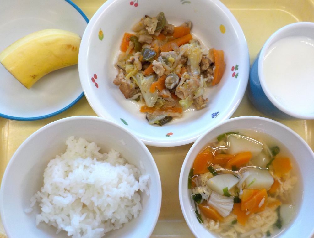 ご飯

豚肉のガーリック炒め

ふわふわ卵スープ

バナナ

牛乳