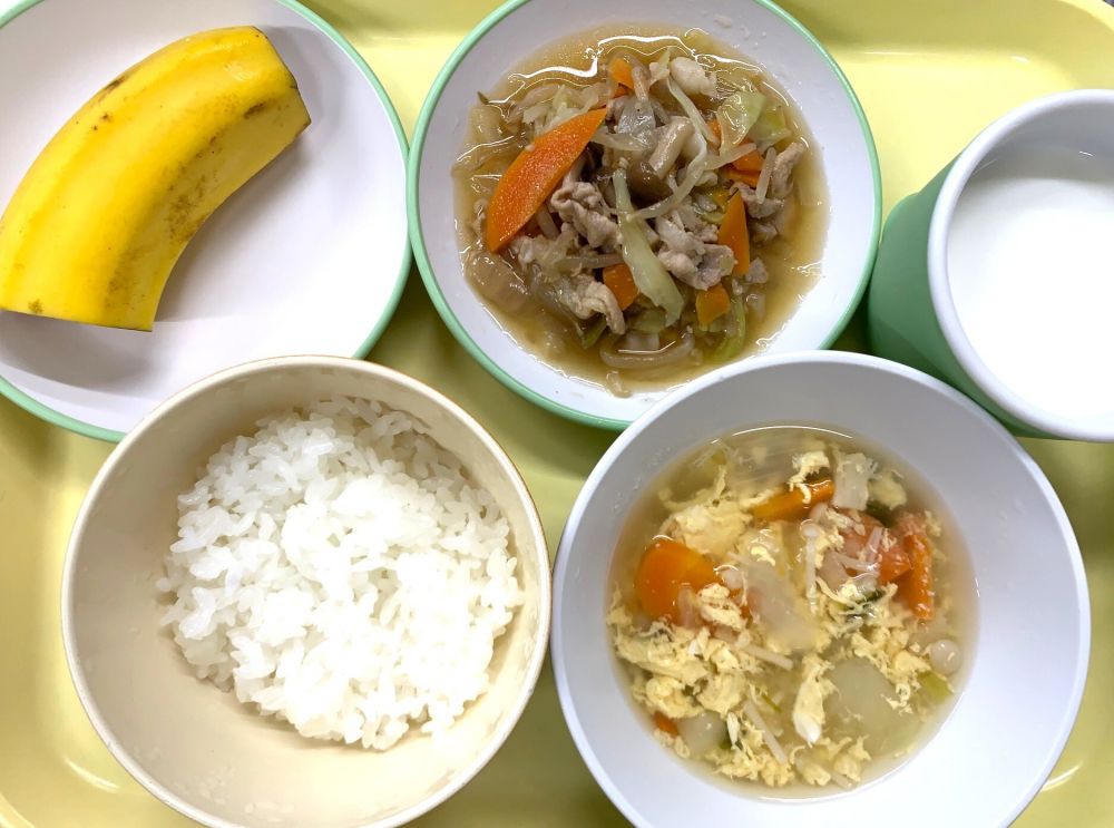 ご飯

豚肉のガーリック炒め

ふわふわ卵スープ

バナナ

牛乳

