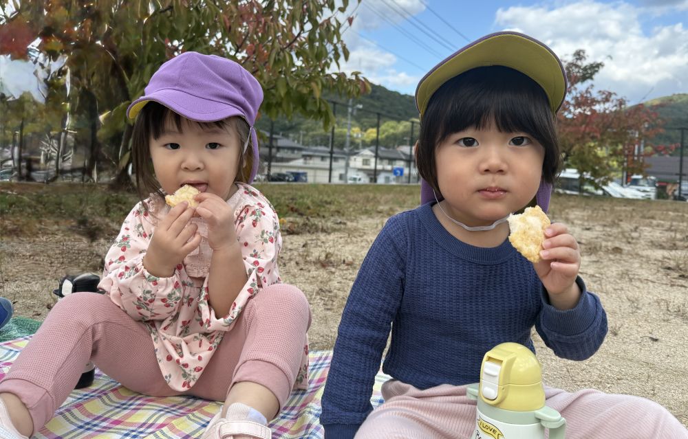 大好きな広場に着くと...
おやつtime🍪