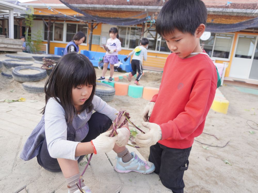 難しい時は友達に聞いて手伝ってもらう♡
困ったときにすぐに先生に聞くのではなく
友達と助け合う姿が増えてきています♡