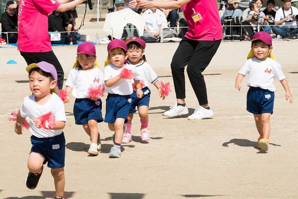 クマぐみさんのかけっこ!
初めての大きなグラウンドにもかかわらず
元気いっぱい、走り抜けました!