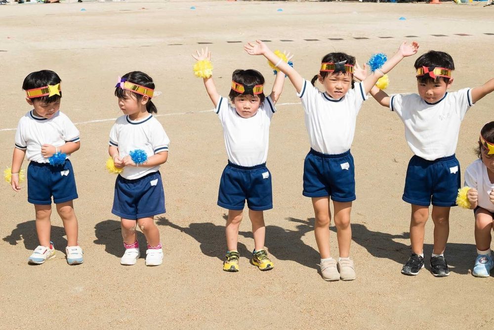 普段の遊びの中から
忍者に変身していたリス組さん
途中でアヒルやウサギに変化しながら
思いっきり楽しむ!
忍者にリズム遊びにと
1曲の中にリス組さんの大好きが
たくさんつまっていました♡