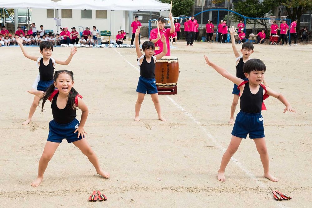 「どっこいしょ　どっこいしょ」
「ソーラン　ソーラン」
キリン組だけでなく
ゾウ組、リス組、クマ組と
全員で声を出す！

会場全体が
一体感で包まれたように感じました
