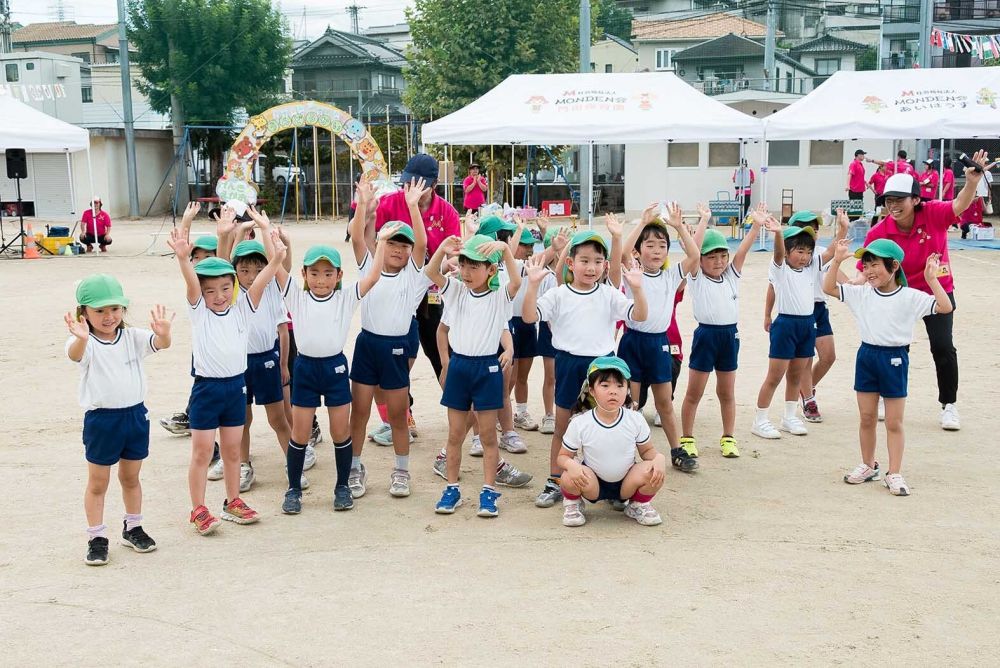 キリン組さんにとっては
園生活最後の運動会

わくわくどきどきを経験しながらも
やり切った達成感を
味わっているのではないでしょうか

体の成長だけではなく
心もはるかに大きく成長している子どもたち

園生活の中で、楽しいことだけではなく
時にはうまくいかないこともあると思います

様々な葛藤を経験しながらも
“できた”　“やってみたい”と
自信につながるように
これからも子どもたちの成長を
一緒に見守っていきたいと思います
