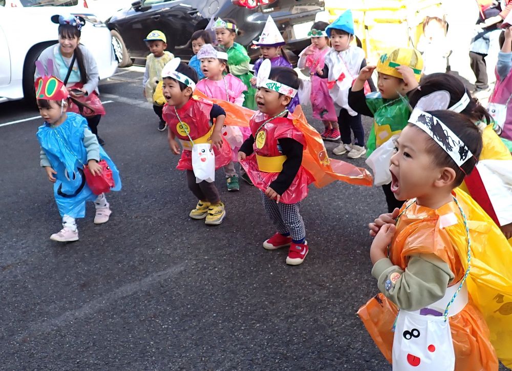 「おかしをくれなきゃ
　いたずらしちゃうぞ～😆」