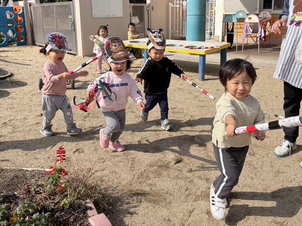 ベッチャーごっこをしたよ！！

鬼神になりきって
待て待てーと追いかけるみんな😊