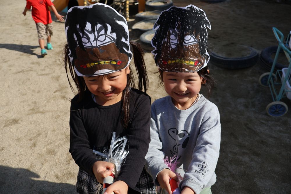 祝棒を持つＲちゃんとＨちゃん😍

そんな2人の会話！
「先生のこといっぱいつんつんしよう～」
「そしたら病気にならないね！」
ベッチャー集会で聞いた話を
しっかり覚えている様子でした👂🏻♪

地元の歴史ある行事であるベッチャー祭
全身で楽しむことができたゾウ組さんでした✨
