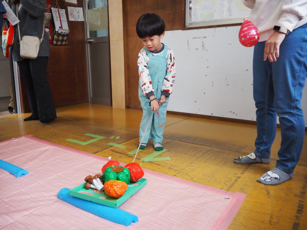ゆっくり、ゆっくり・・・
慎重に進み
無事にゴールしたTくんのカートには
秋の味覚がいっぱい♡

