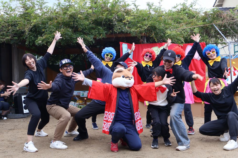 
おうちの人も参加してくださり
ノリノリで楽しんでくださる様子も♪

各ブースでも
たくさんのおうちの方が
お手伝いとして参加してくださり
子どもちと微笑ましいやりとりを
交わして下さりました♡



