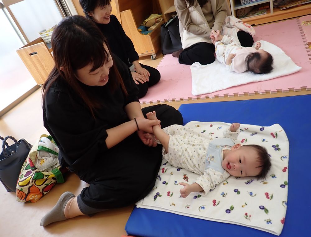 ふれあい遊びや
オイルを使ったマッサージ・・・
とても気持ちよさそう💗