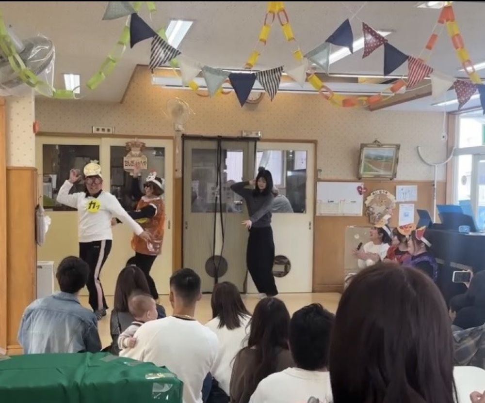 「一緒に踊ってくれる方～」
と声を掛けたら、快く踊ってくれたYくんのお母さん♡
ありがとうございました。