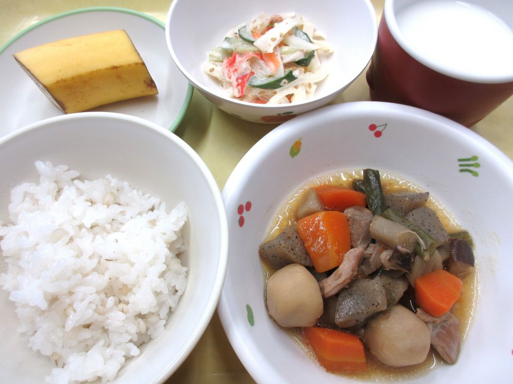 麦ご飯

筑前煮

大根サラダ

バナナ

牛乳