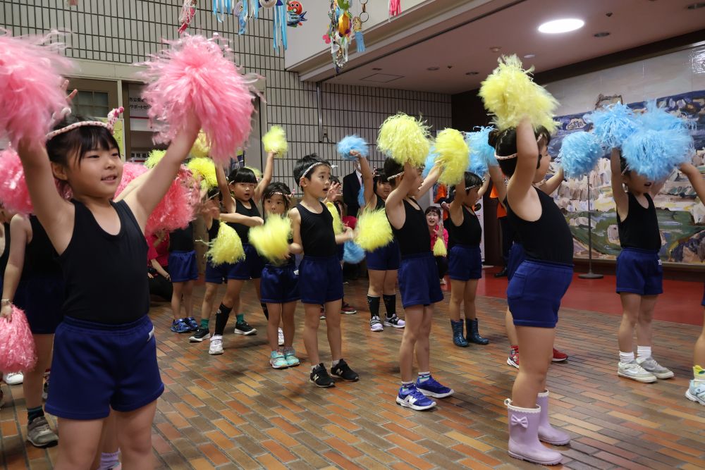 堂々と、たくましく、楽しく！


これから日に日に寒さが増してきますが
いっぱい遊んで
いっぱい食べて
手洗い、うがいなど
基本的習慣を身に付けながら
健康に過ごしていきたいと思います♪

