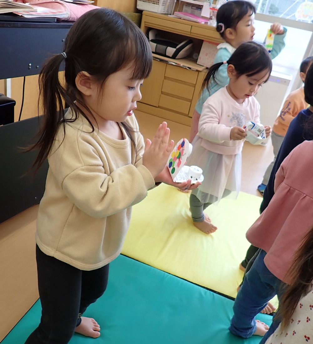 🐻カスタネットも上手🎵

自分で作った楽器で遊ぶと楽しいね💕