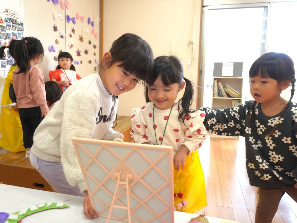 「鏡みていいよ♡」
「かわいくなったねー♡」
２人で微笑む姿が微笑ましい！！！♡