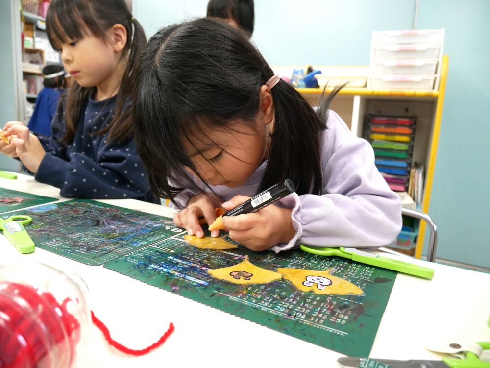 こうしたら可愛いかな…
もっとこうしてみたいな…
どんどんイメージが膨らみ
笑顔がこぼれる♡



「3つ繋げたら可愛いかな？」
「クリスマスの絵にしようかな…」
好きなように描いて、作って、楽しむ♪