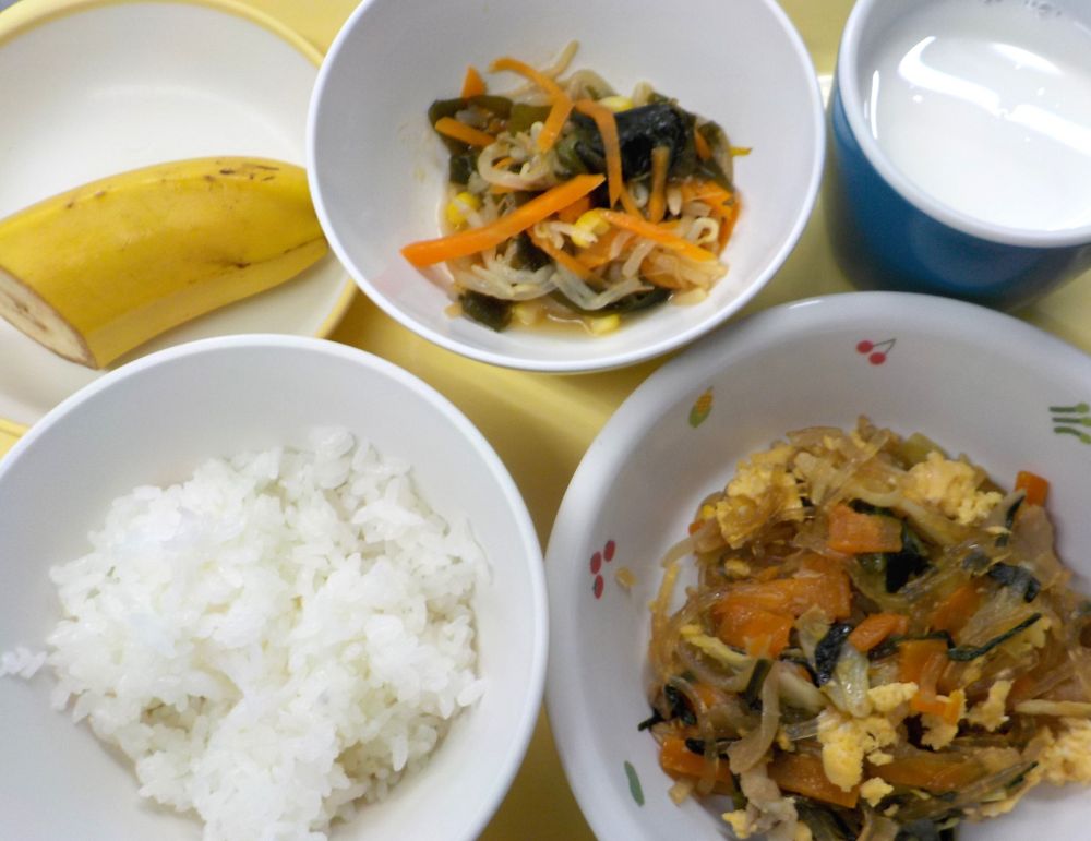 ご飯

ニラ玉春雨

チョレギサラダ

バナナ

牛乳