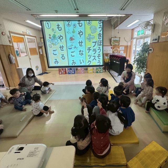 エコレンジャーがきたよ♪  　～2歳児　 クマ組～