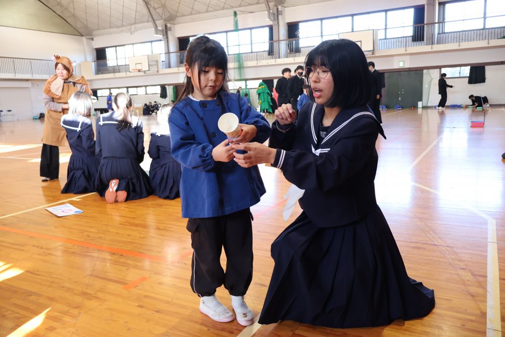 「これどーやってやるの？」
「なんて書いてあるの？」
積極的に声をかけ自分から
ゲームに参加するSちゃん♪

時間いっぱい楽しんでいました♡