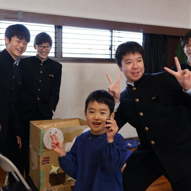 中学生と交流③　＊５歳児＊