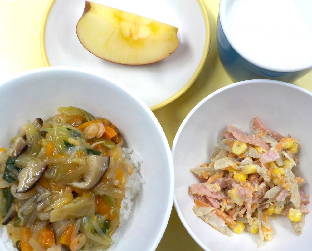 中華丼

ごぼうとコーンのサラダ

りんご

牛乳y