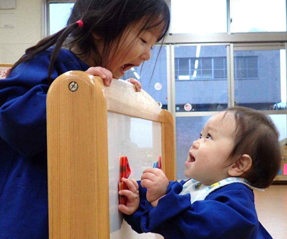 いないいないばぁ♪
”ばぁ”ってすると、ウサギ組さんは笑うんだ💗

