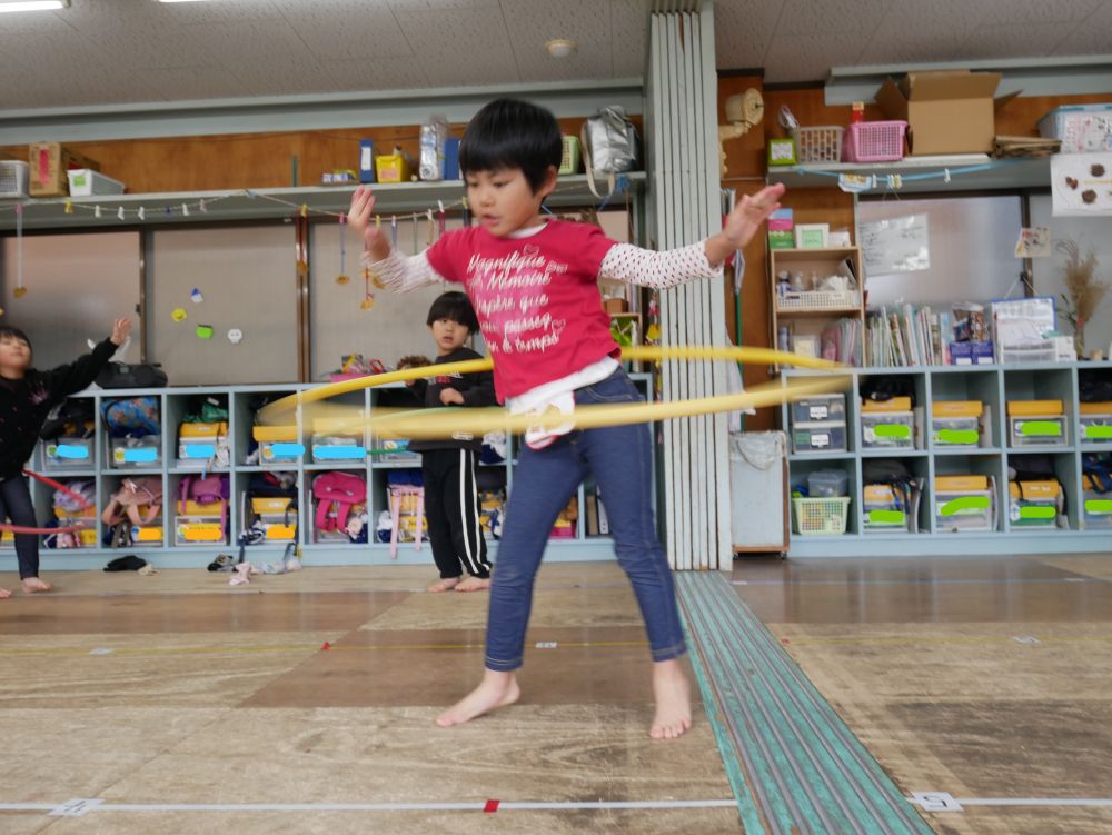 かけあし跳びを何度も練習して
出来るようになったKちゃん♡

みんながみんな得意なわけでは
ありませんが、出来る技を出し合ったり
練習してみる！！と挑戦したり
本番お家の人に見てほしい！！
とみんなで協力して取り組んでいます
