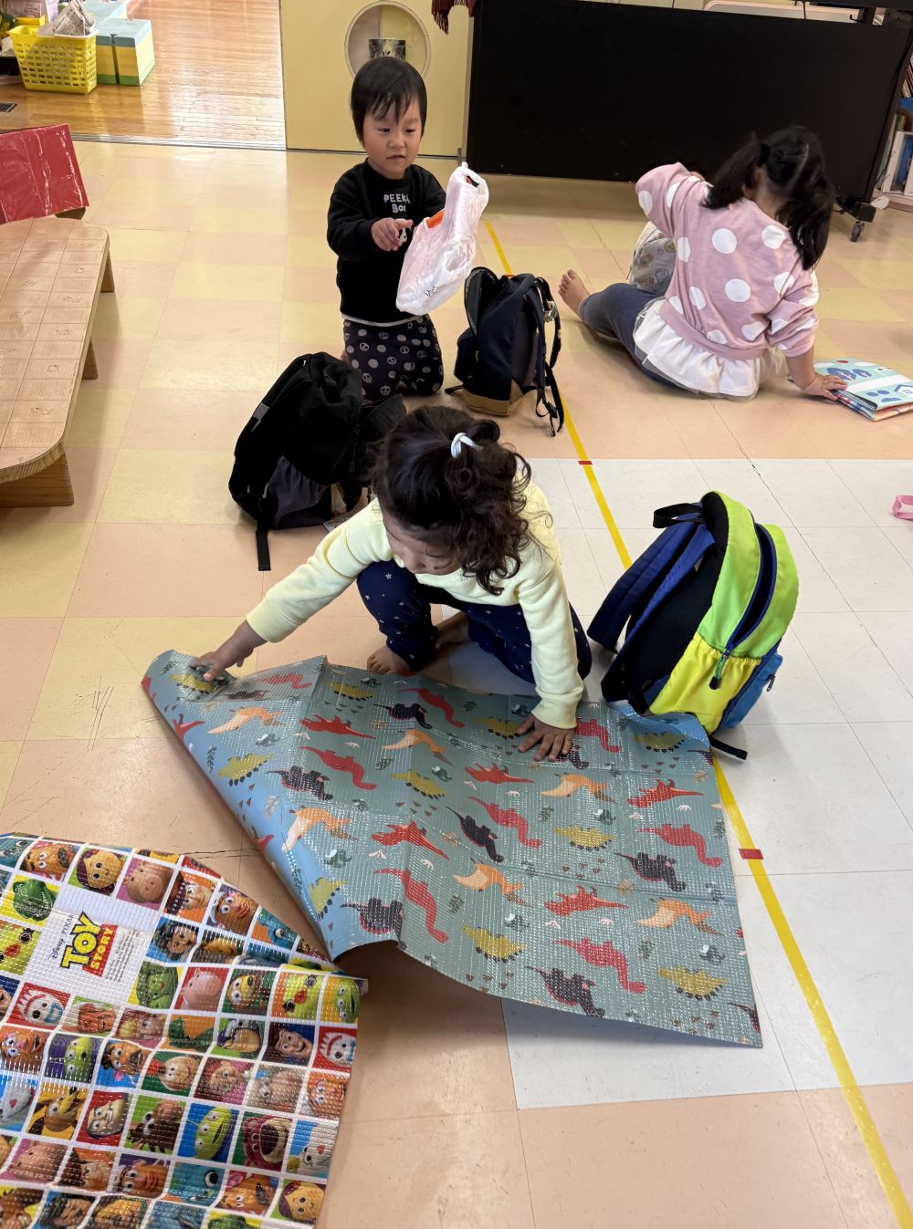 ホールに到着したら、
シートを自分で敷いて…

お弁当の準備🍙