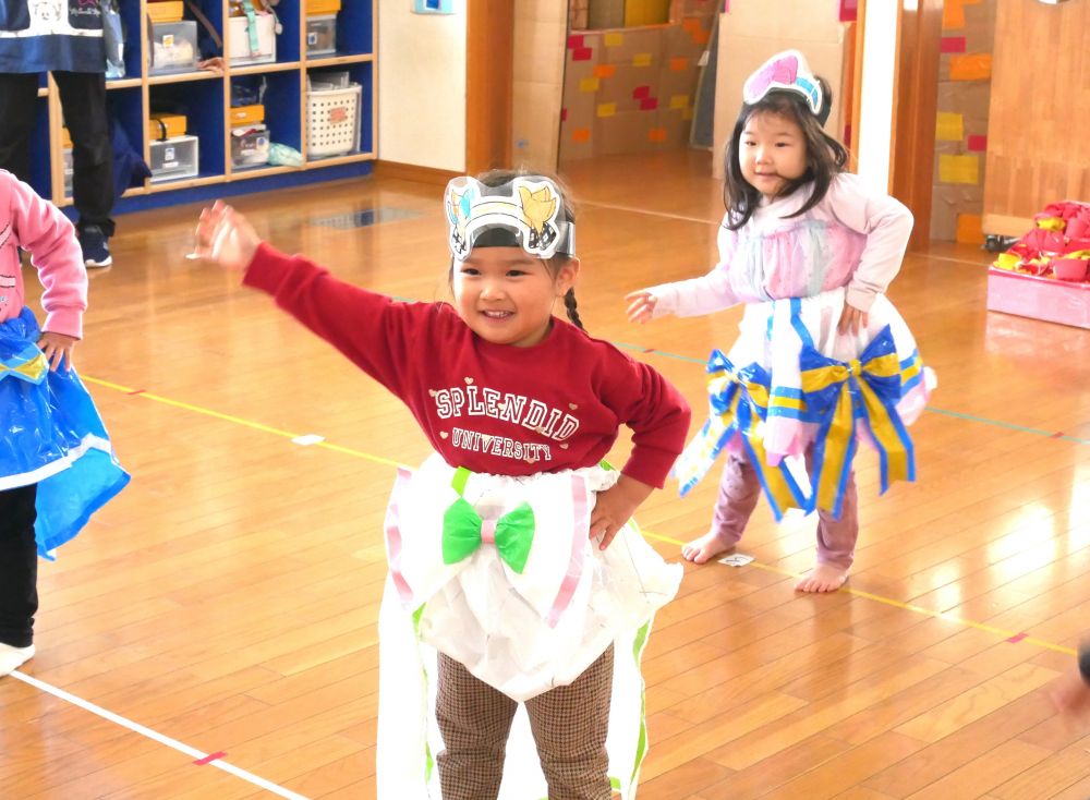 プリキュアになりきって♡
『私はキュアズキューンなの！！』
『Ⅿちゃんはニャミーよ！！』
お気に入りを身に付け気持ちも高まります