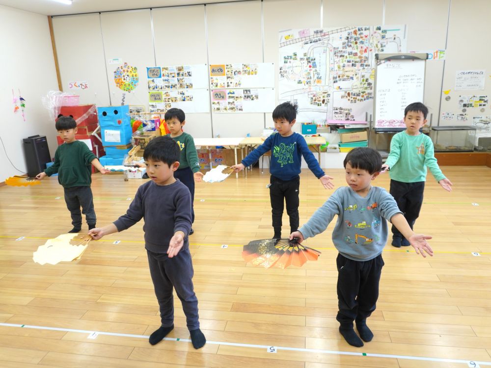 普段とは違う動き…　足のクロス…　回る向き…
覚えることもいっぱいで苦戦もしたけど
練習をたくさん重ねて自信をもって堂々と踊れるようになりました♡

