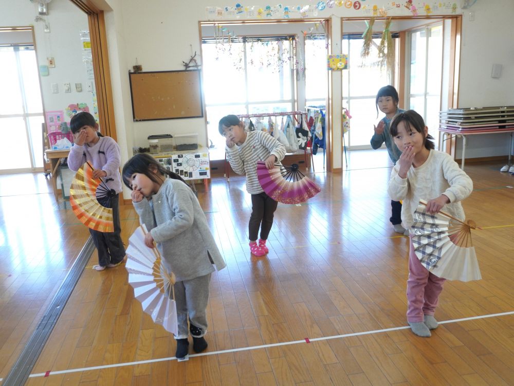 振り付けを覚えると動きが先走っちゃう！
ゆっくり丁寧な動きを意識して踊ります♡
