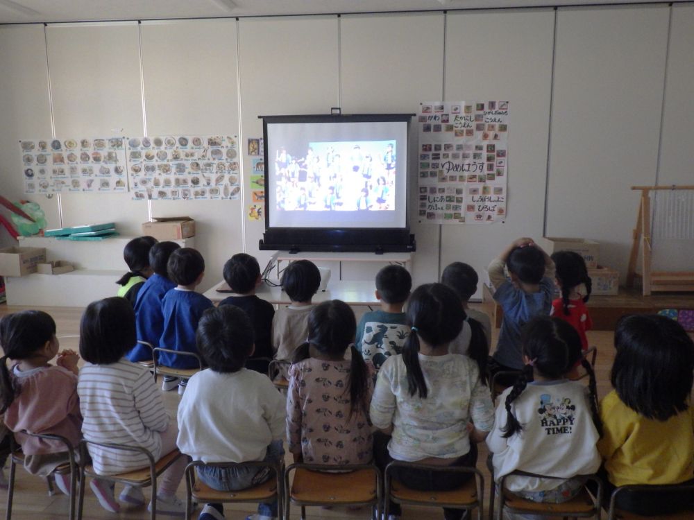 ”　銭太鼓って何だろう・・？　”

どんなことをするのか
見て・聞いて・体験して知る

言葉だけでなく実際にみる事で
”銭太鼓”へのイメージがしっかりつく姿