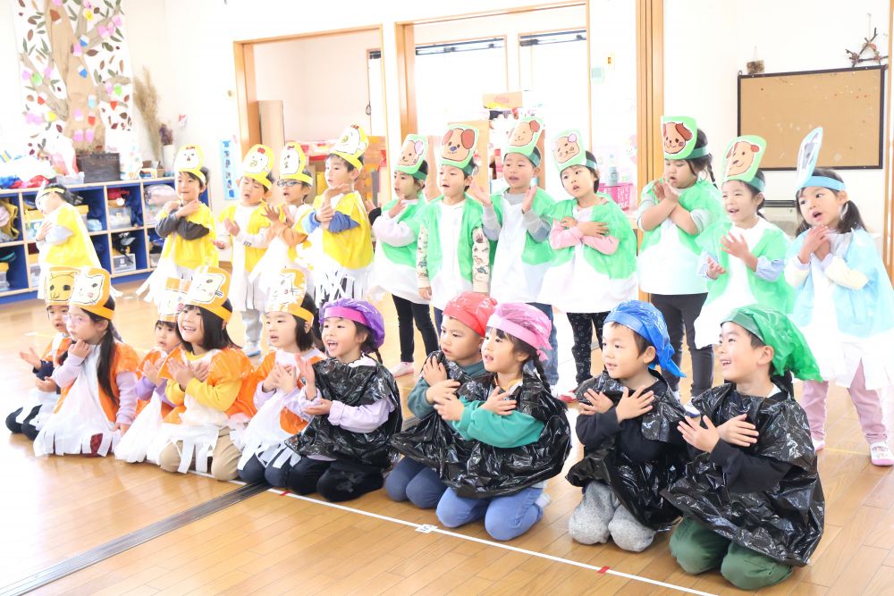 みんなの声が部屋いっぱいに広がる♪
となりや後ろから聞こえてくる友達の声を
聞いてさらに楽しくなる♡