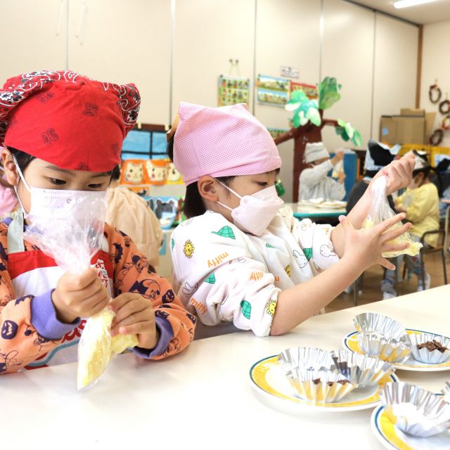 ＊　4歳児　クリスマスクッキング①　＊