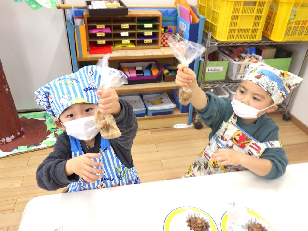 砂糖とココアパウダーを混ぜればいい感じになってきます
見た目の変化に心躍ります