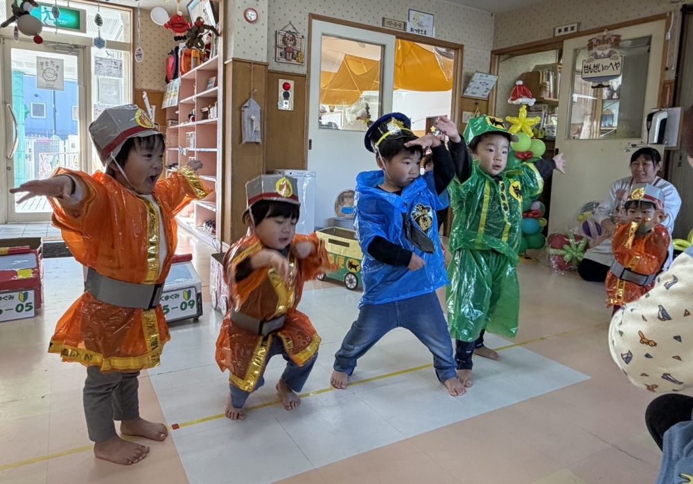 『はたらくくるま』

自分で決めた、
大好きな車に乗って、
なりきって踊ります😉♪

色々なはたらくくるまが当日は登場するよ！！