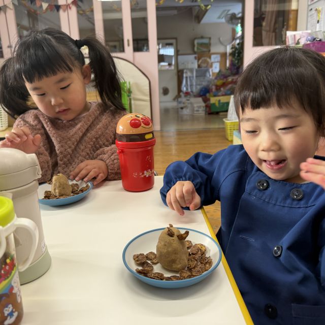 さつまいもde松ぼっくり 　～2歳児 　クマ組～