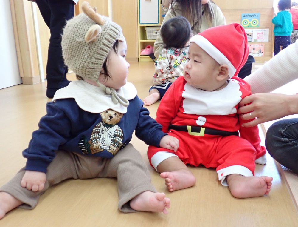 園庭開放で来てくれた
かわいいトナカイさんとサンタさん💗