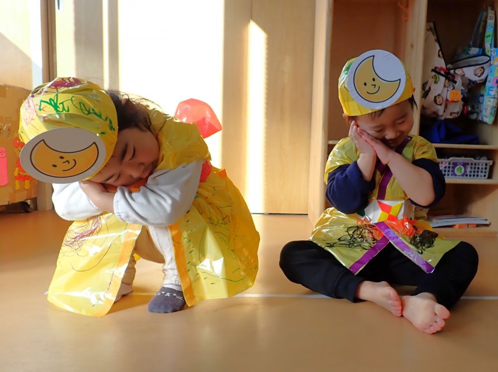 　♪ぐーぐー ぐーぐー
　　　にちようび💤♪

曜日を表現した動きにご注目💗