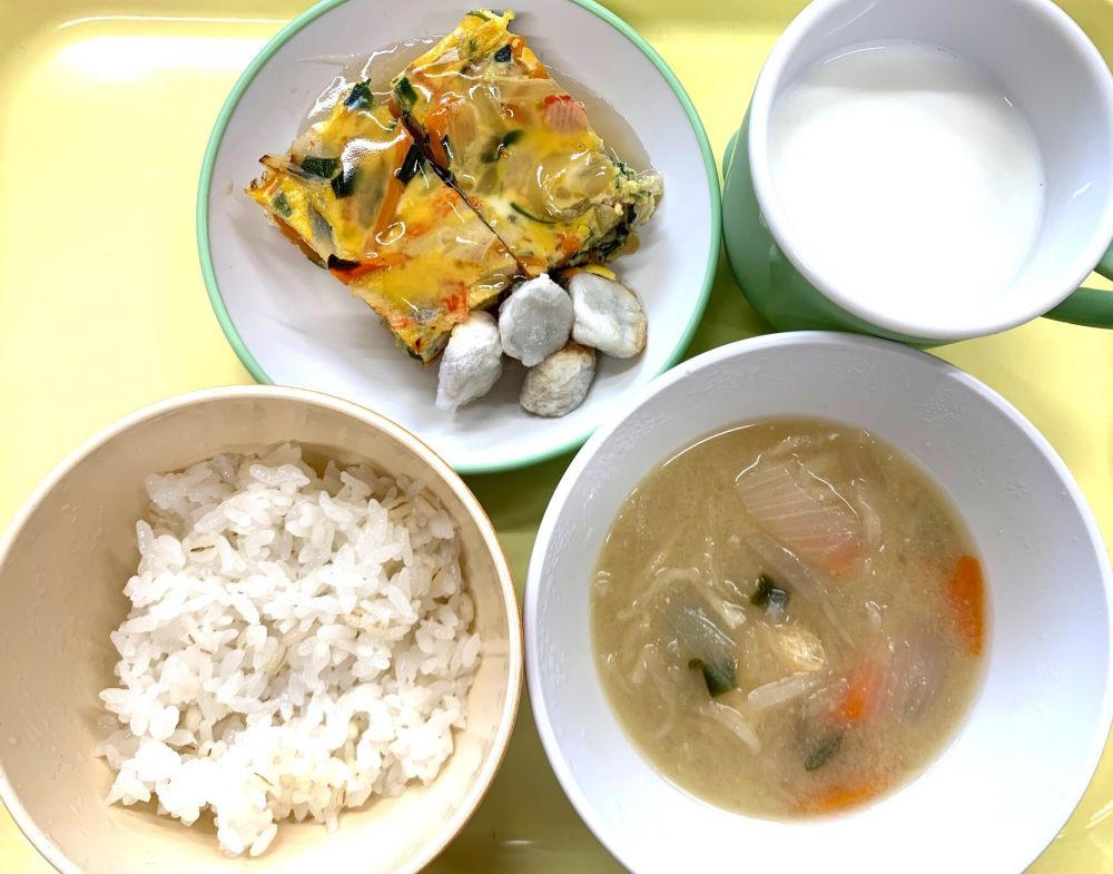 麦ご飯

かに玉風

ベイクド里芋

切干大根のみそ汁

牛乳