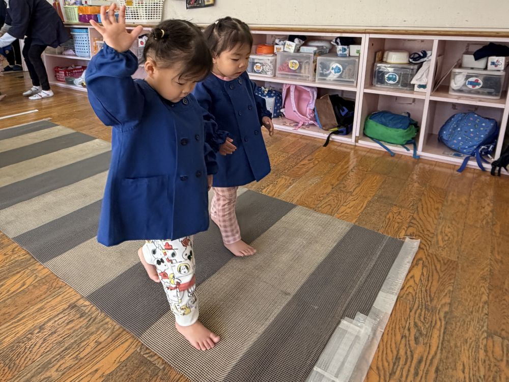 横断歩道を渡ったよ。
しっかり手を挙げてわたることができたよ✋