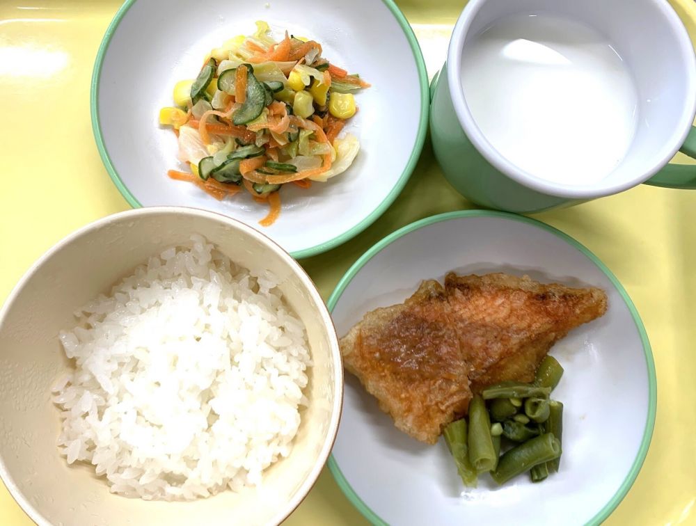 ご飯

揚魚レモン風味

いんげんのソテー

コールスローサラダ

牛乳