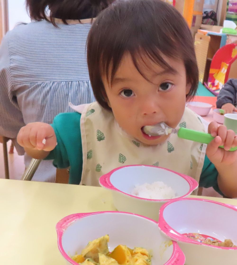 🐰もりもり食べてるウサギ組さん
食べる量もどんどん増えてきています。

楽しいクリスマスになりますように✨
