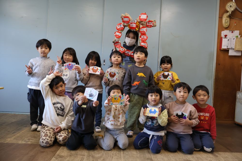 最後は…みんなで作ったしめ縄飾りと絵馬✨
来年もみんなが元気いっぱい過ごせますように🍀

休み明けに元気いっぱいなゾウさんに会えるのを楽しみにしています♡
良いお年を～☆彡
