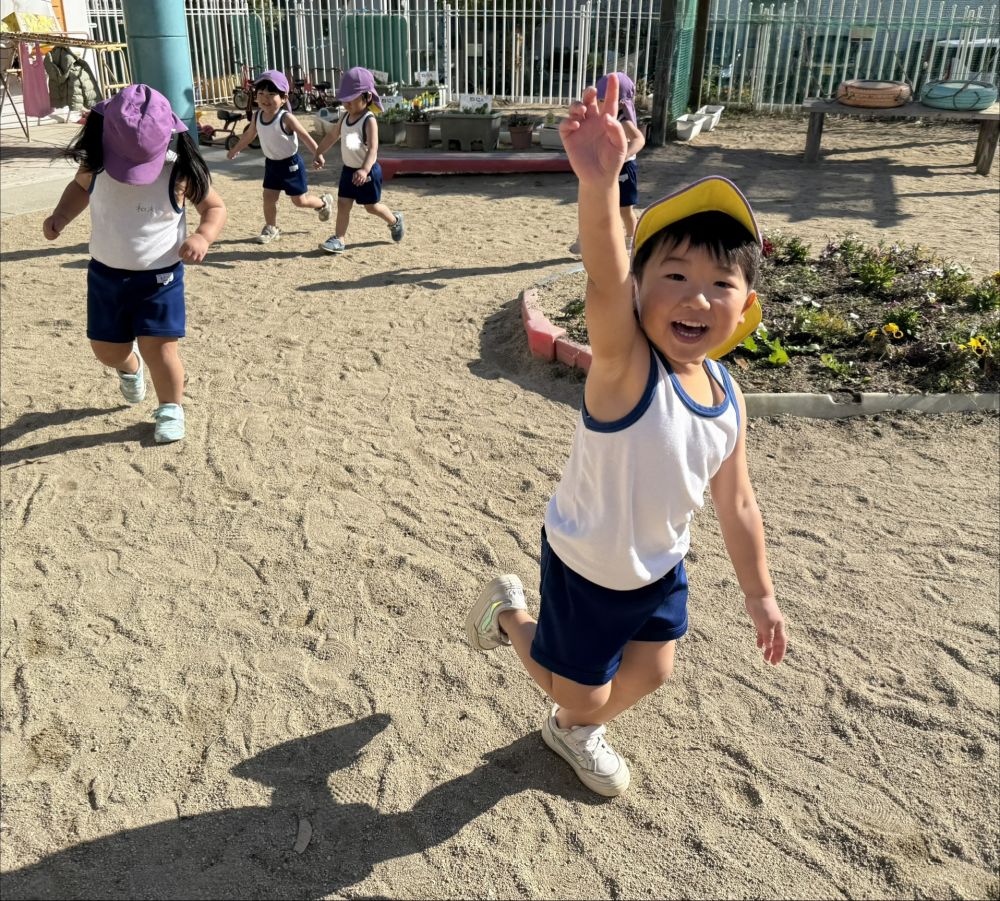手を振ってカメラを意識して走るSくん😄

📸撮られてるー！と、思うと、
いつも以上に張り切って走っちゃうよね！！

ピッピッファイトー♪
来年もチャンピオン賞目指して頑張ろう👑