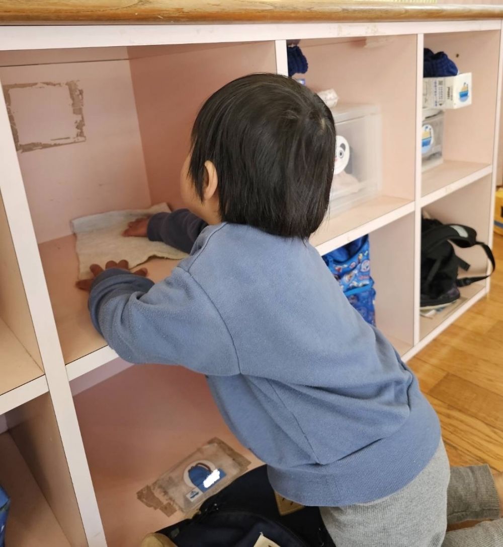 まずは、自分のBOXからキレイに…

ふきふきふき…

