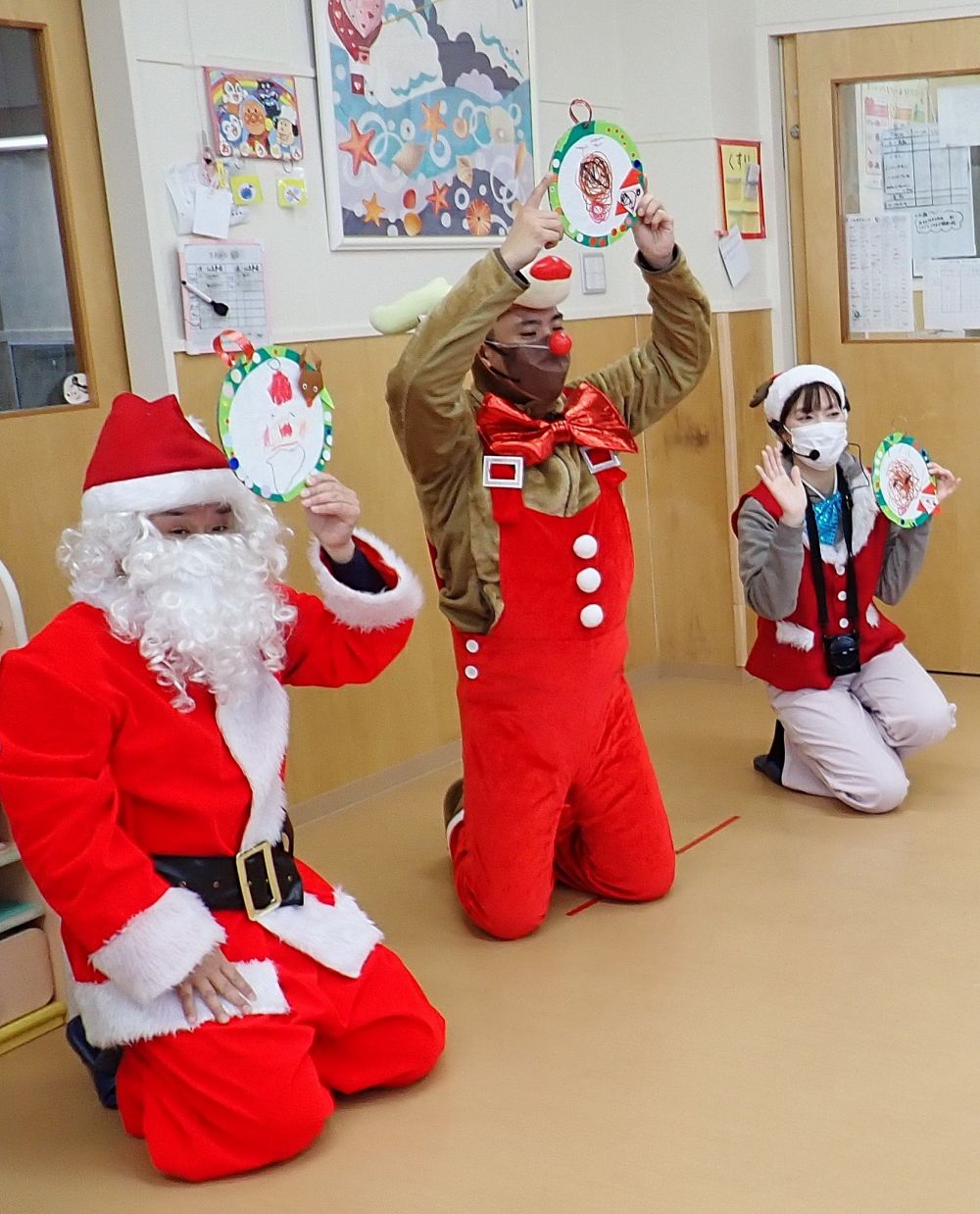 お礼に、みんなで作ったリースをプレゼント🎁
喜んでもらえて、よかったね😊