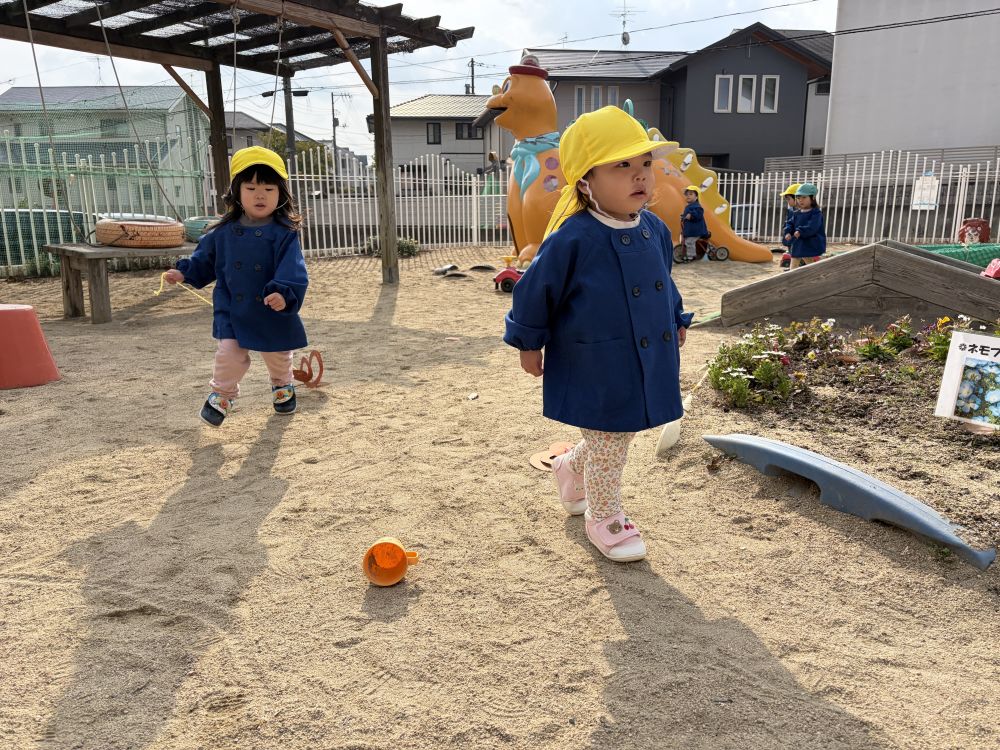 外では凧あげ。
いっぱい走って凧あげ楽しんだよ！！

今年も元気いっぱい遊んで
楽しい年になりますように💕