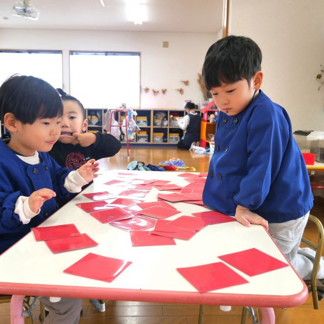 ＊　３歳児　カルタ遊び　＊